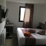 Kyriad Direct La Rochelle Hotel 2*