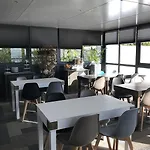Kyriad Direct La Rochelle 호텔 아이트르
