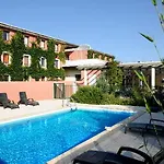 Kyriad Direct La Rochelle 2*