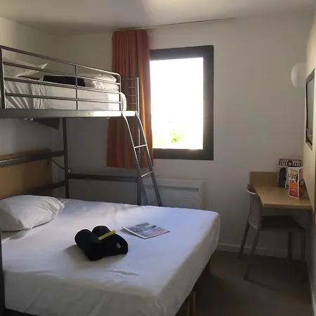 Kyriad Direct La Rochelle 2*