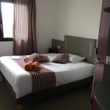 Szálloda Kyriad Direct La Rochelle