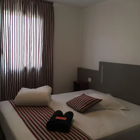 Szálloda Kyriad Direct La Rochelle