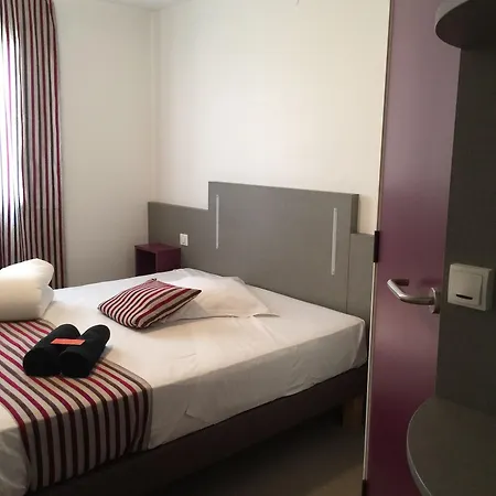 Kyriad Direct La Rochelle Szálloda