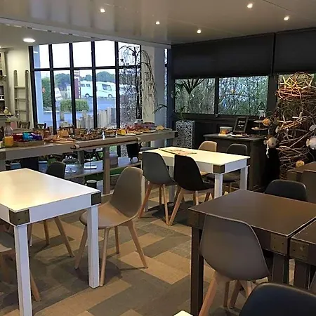 Kyriad Direct La Rochelle 2*