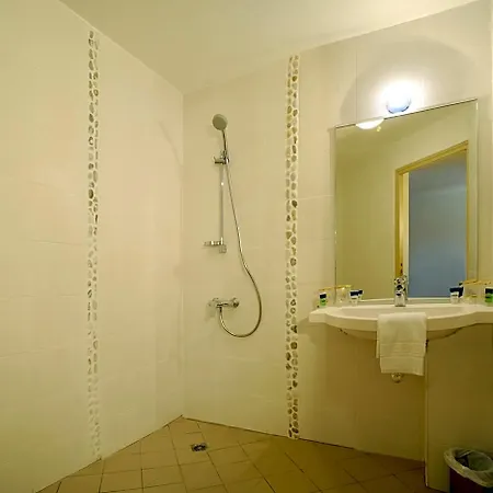 Kyriad Direct La Rochelle Hotel Aytré