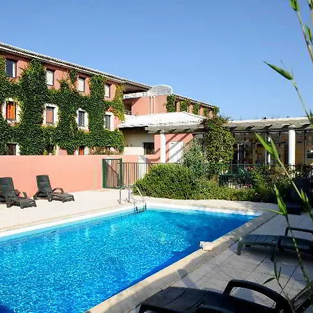 Kyriad Direct La Rochelle 2*