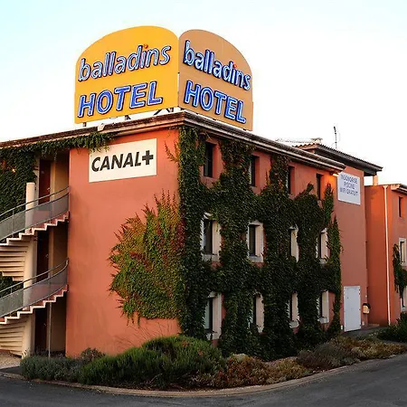 Kyriad Direct La Rochelle Hotel 2*