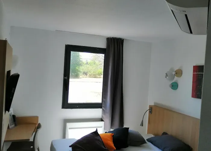 Kyriad Direct La Rochelle 2*