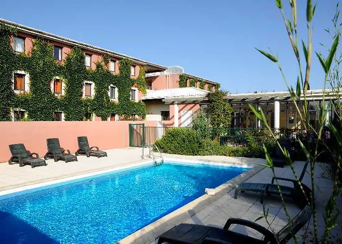 Kyriad Direct La Rochelle 2*