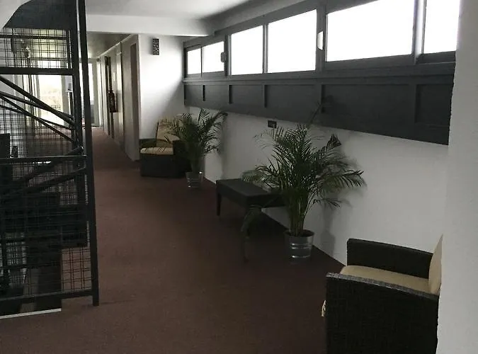 Kyriad Direct La Rochelle Hotel 2*